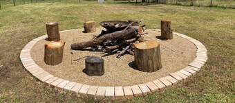 Mudita at Bonnie DoonSleeps 8. All linen supplied 