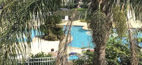 Mahtava ranta / kylä huoneisto - Lämmitetty uima-allas, kuntosali, kalastusjärvi - 4 vuodetta