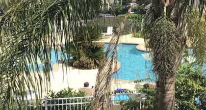 Mahtava ranta / kylä huoneisto - Lämmitetty uima-allas, kuntosali, kalastusjärvi - 4 vuodetta