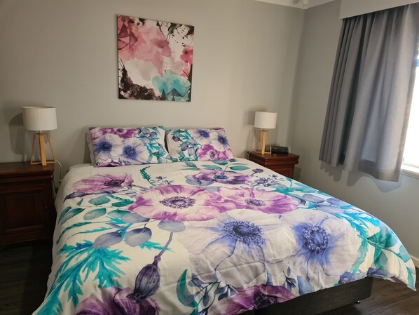 3 bedrooms, iron/ironing board, WiFi, bed sheets