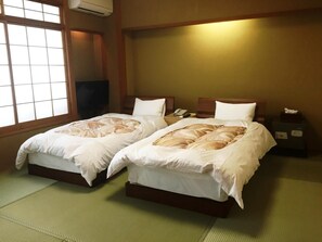 迷你吧、免费 WiFi、床单