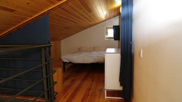 3 slaapkamers, een strijkplank/strijkijzer, gratis wifi, beddengoed