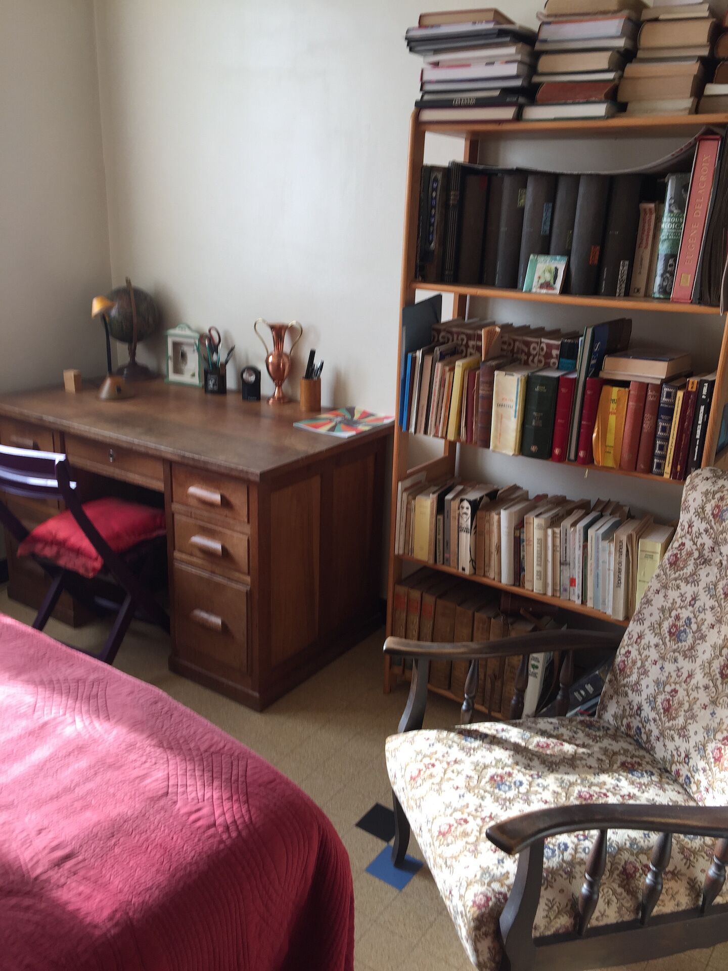 3 chambres, bureau, fer et planche à repasser, draps fournis