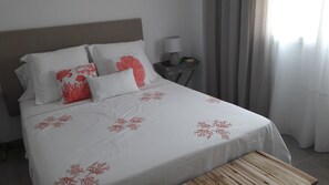 2 soverom, skrivebord, lydisolert og strykejern/-brett