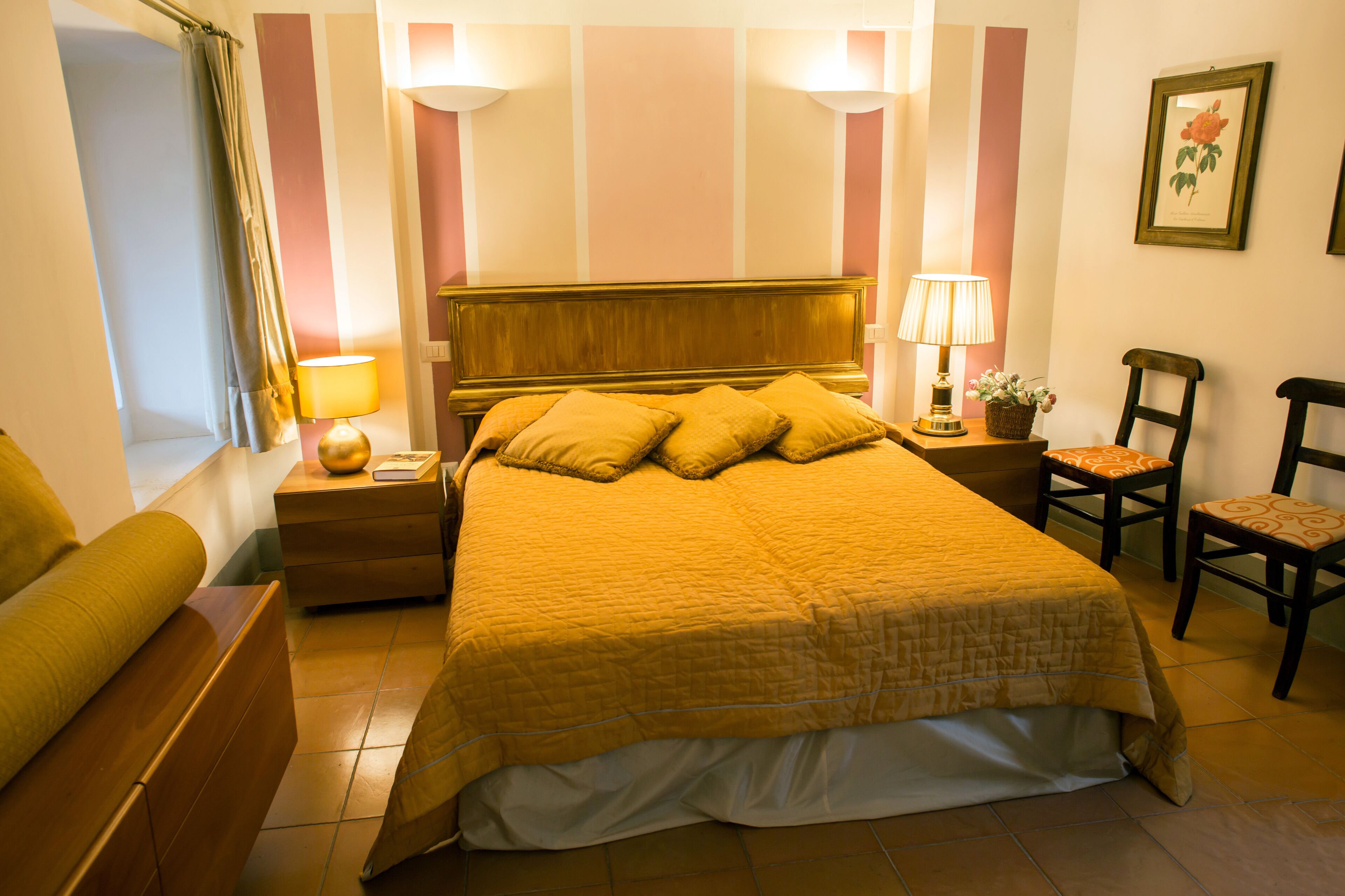 3 室のベッドルーム、WiFi (無料)、ベッドシーツ