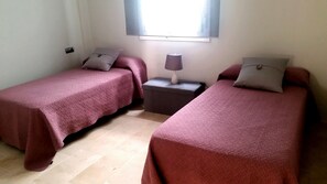 2 bedrooms, iron/ironing board, travel cot, free WiFi