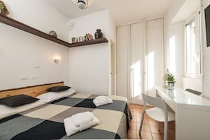1 chambre, fer et planche Ă repasser, Wi-Fi gratuit, draps fournis