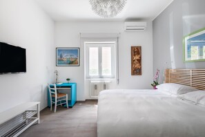 1 habitación, escritorio, tabla de planchar con plancha y wifi 