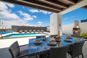 Outdoor dining - 3 Bedroom, 3 Bathroom Villa, with Private Pool, WIFI, Playa Blanca, Lanzarote (Playa Blanca)
