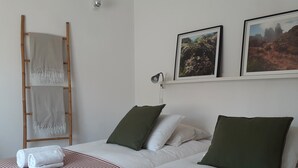 A hotel room with two beds, a ladder, and two framed pictures on the wall. - Casa da Bica D'Água - Arelho (Arelho)