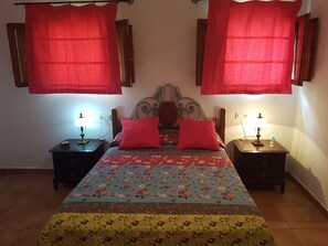 3 bedrooms, soundproofing, iron/ironing board, travel cot