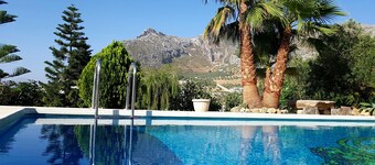 swimming pool, outdoor and indoor kitchen