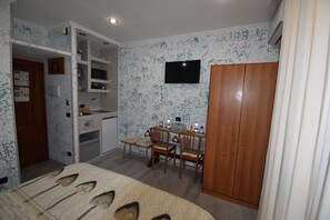 1 bedroom, in-room safe, desk, iron/ironing board