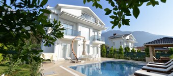 3 bedroom luxury villa city C