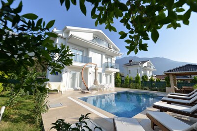 3 bedroom luxury villa city C