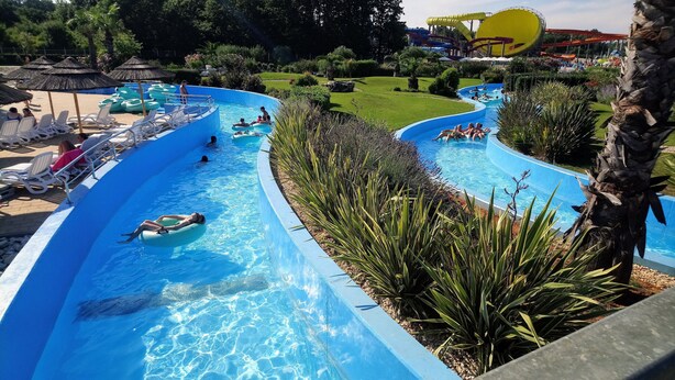 A water park with a large pool, slides, and lounge chairs. - CASA BOZZERO, elegant and modern rustic with 2 apartments (Krnica)