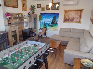 Smart TV, fireplace, video games, DVD player - CASA BOZZERO, elegant and modern rustic with 2 apartments (Krnica)