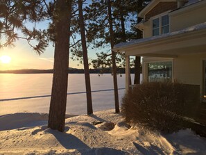 Property grounds - Breathtaking Lakefront View Million Dollar View by the Lake in Quebec (Lac-Brome)
