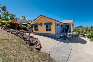 Property grounds - Sunset Escape - Cannonvale (Cannonvale)