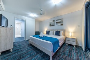 3 bedrooms, iron/ironing board - Coral View at Azure Sea (Airlie Beach)