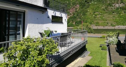 Vacation apartment HAUS KORJÄSSER, Moselle view and sun terrace