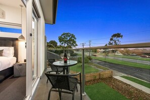 Deluxe Queen Studio | Terrace/patio - Melbourne Airport Motel (Tullamarine)