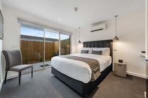 Deluxe studio, 1 queensize bed | Lakens van Egyptisch katoen, luxe beddengoed, pillowtop-bedden