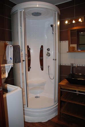 Shower, towels