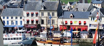 New in 2018 apartment with sea and harbor views WW2 Normandy landing beaches