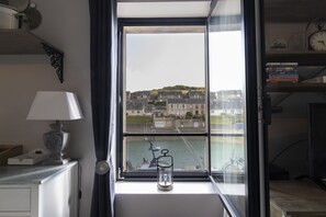Interior - New in 2018 apartment with sea and harbor views WW2 Normandy landing beaches (Port-en-Bessin-Huppain)