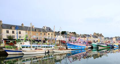 New in 2018 apartment with sea and harbor views WW2 Normandy landing beaches