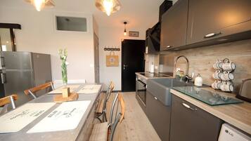 Fridge, microwave, oven, stovetop