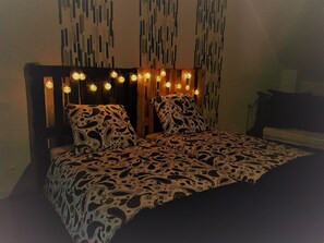 2 chambres, fer et planche à repasser, Wi-Fi, draps fournis