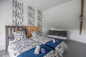 2 bedrooms, iron/ironing board, WiFi, bed sheets