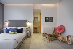 6 bedrooms, in-room safe, iron/ironing board, free WiFi