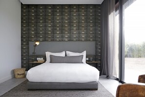 6 bedrooms, in-room safe, iron/ironing board, free WiFi