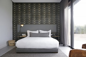 6 bedrooms, in-room safe, iron/ironing board, free WiFi