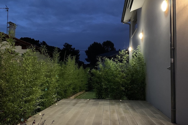 Terrasse de coté à la tombée de la nuit