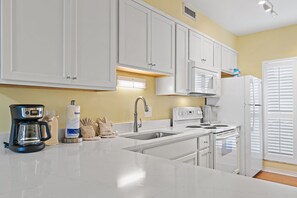 Fridge, microwave, oven, stovetop - Ground floor 2 bed 2 bath, steps away from the pool! (Destin)