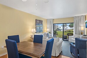 TV, books, video library - Ground floor 2 bed 2 bath, steps away from the pool! (Destin)