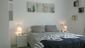 Coffres-forts dans les chambres, bureau, fer et planche à repasser