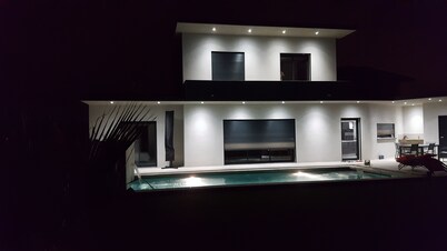 New contemporary villa with private pool 400 M from the sea