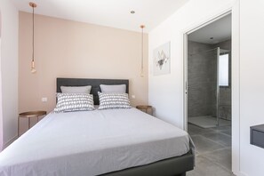 3 bedrooms, iron/ironing board, free WiFi, bed sheets - New contemporary villa with private pool 400 M from the sea  (Agde)