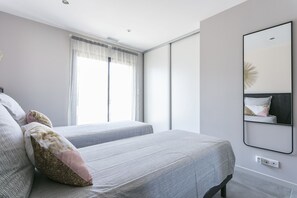 3 bedrooms, iron/ironing board, free WiFi, bed sheets