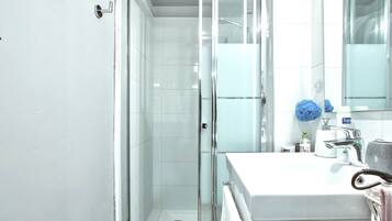 Hair dryer, towels