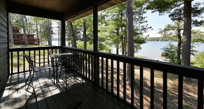 Lakeside Kayaking Bear Condo: Beach, Sauna, Club Room, Private Balcony