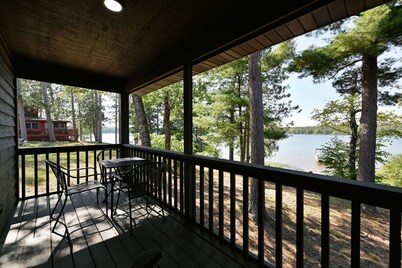 Lakeside Kayaking Bear Condo: Beach, Sauna, Club Room, Private Balcony