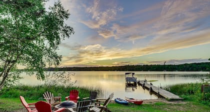 Lakeside Kayaking Bear Condo: Beach, Sauna, Club Room, Private Balcony