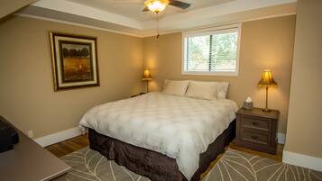 4 bedrooms, iron/ironing board, WiFi, bed sheets