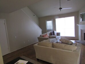 TV, lareira, DVD player